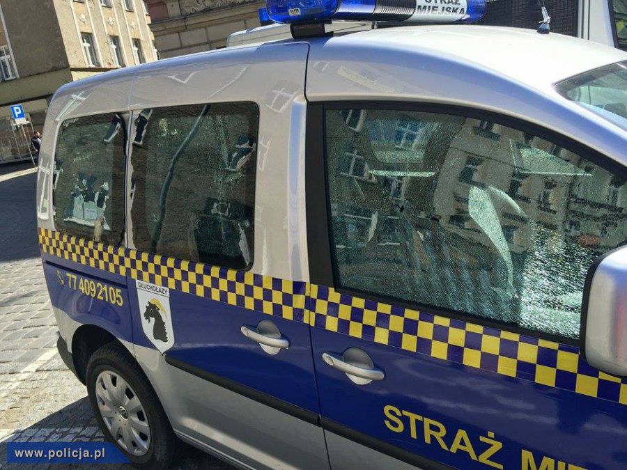 Ostrzelał samochód straży miejskiej Aktualności Policja.pl