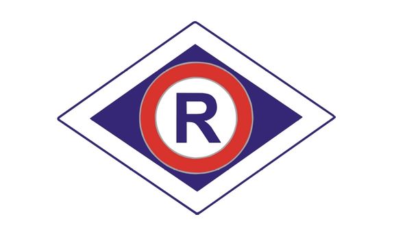 Na obrazku logo Wydziału Ruchu Drogowego -Litera "R" w rombie