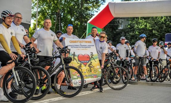 Policyjny rajd rowerowy dla uczczenia 100-lecia sportu w Policji i wsparcia akcji „Wiosna na sportowo”