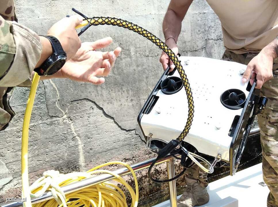 Policjanci prowadzą działania poszukiwawcze na Jeziorze Solińskim
