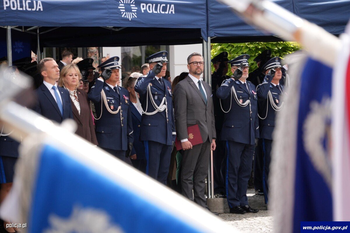 Wojewódzkie obchody Święta Policji w garnizonie warmińsko-mazurskim oraz nadanie sztandaru Komendzie Powiatowej Policji w Piszu