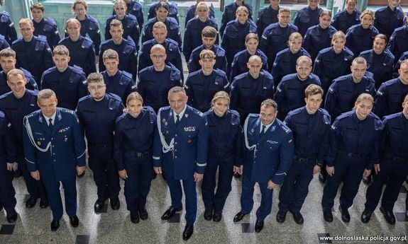 Zainteresowanie służbą w Policji nie słabnie. Kolejnych 99 funkcjonariuszy zasiliło dolnośląski garnizon