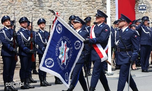 Wojewódzkie Obchody Święta Policji w Krapkowicach z uroczystym wręczeniem sztandaru