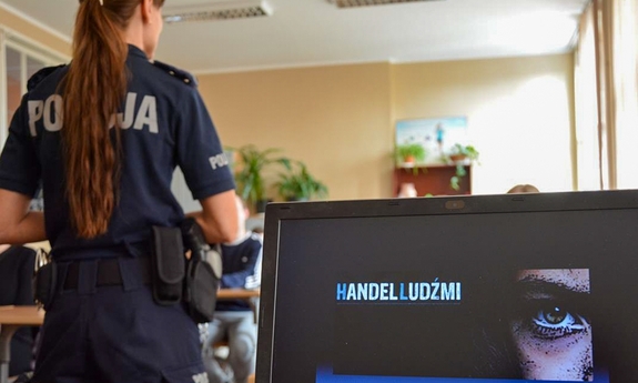 Handel ludźmi – jak nie stać się ofiarą przestępstwa