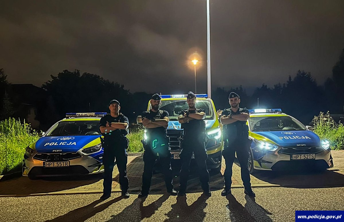 Policjanci jako pierwsi ruszyli do płonącego mieszkania