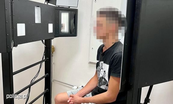 Nawoływał do popełnienia przestępstwa i znieważał uczestników marszu. Został zatrzymany przez stołecznych policjantów
