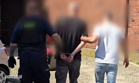 Świdniccy policjanci zatrzymali 42-latka podejrzanego o spowodowanie pożaru na terenie nieczynnego składowiska odpadów i opuszczonych budynków w Strzegomiu