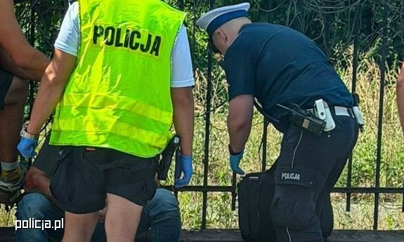 Pomogli rannemu motorowerzyście