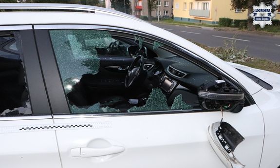 Uszkodził osiem samochodów - został zatrzymany na gorącym uczynku