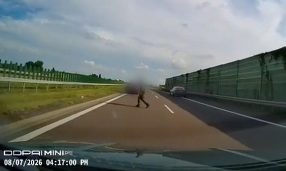 Pieszy przechodził przez drogę ekspresową. Sprawą zajmują się lubelscy policjanci
