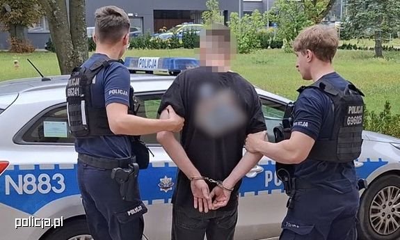 Pijany kierowca uderzył w autobus przewożący ponad 50 pasażerów