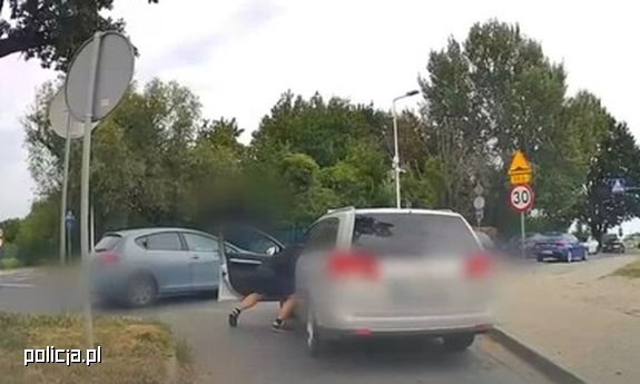 Policjant zatrzymał w czasie wolnym od służby nietrzeźwego kierującego. Mężczyzna miał blisko 3 promile alkoholu w organizmie