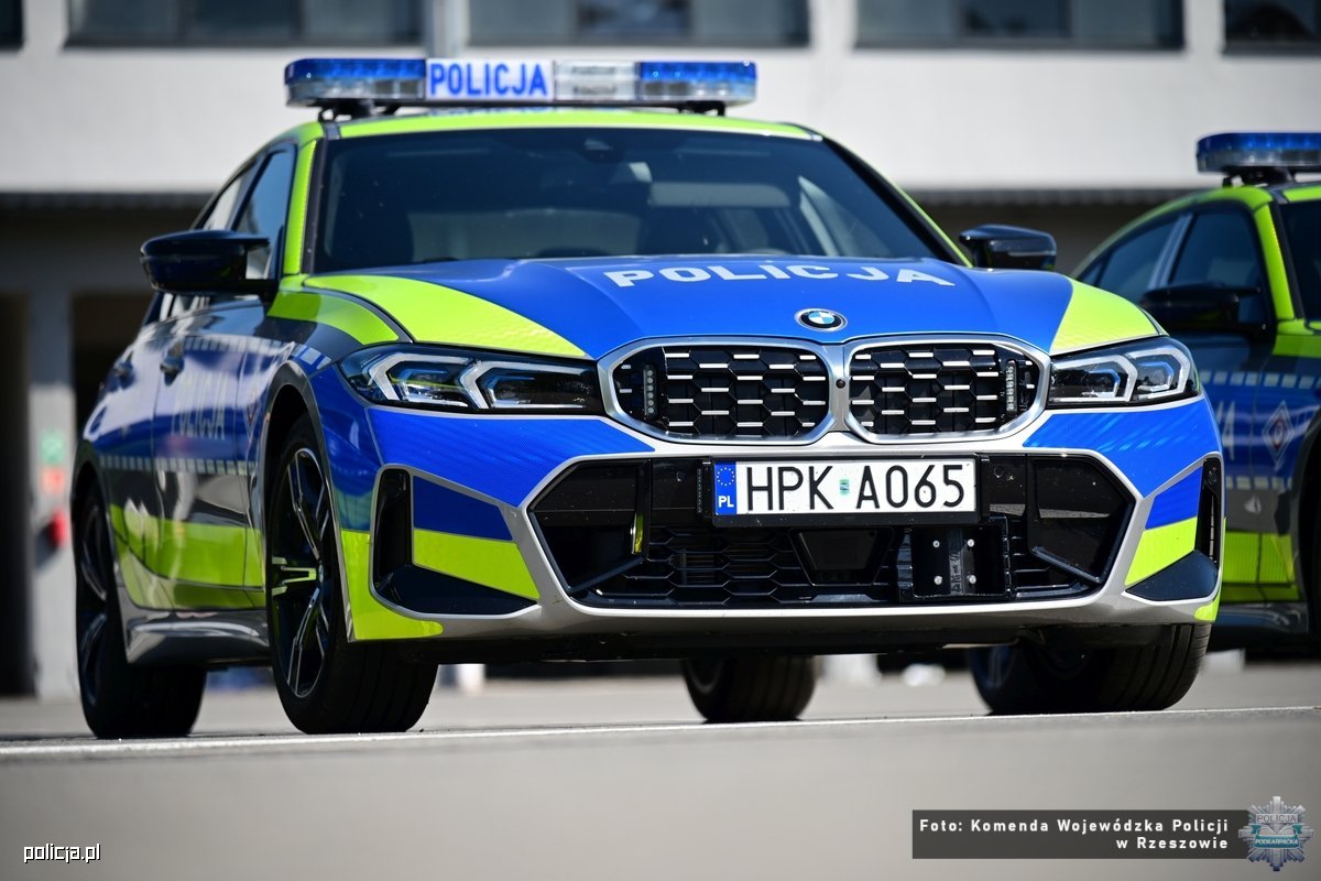 Nowe radiowozy podkarpackich policjantów