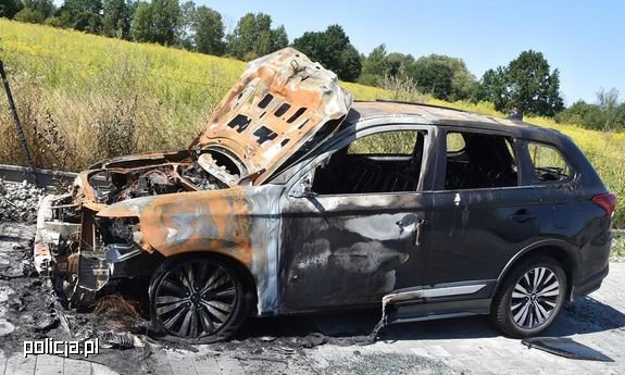 Po nitce do kłębka. Seria podpaleń samochodów w Legnicy rozwiązana – zatrzymane 4 osoby