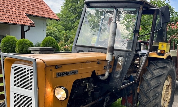 Blisko 2 promile, brak uprawnień i 4-letni syn w ciągniku