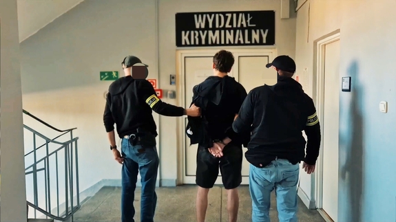 Oszukał seniorkę na 118 tysięcy - skierniewiccy kryminalni zatrzymali go w Poznaniu