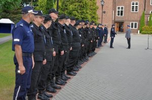 Oficjalne rozpoczęcie I Turnieju Oddziałów Prewencji - główny plac apelowy Szkoły Policji w Słupsku, 15 czerwca 2015 roku.