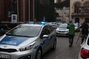 Prezydent Miasta Krakowa przekazał krakowskiej policji 23 nowe samochody #20