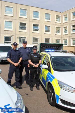 polscy policjanci z brytyjską funkcjonariuszką