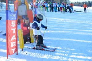 Akcja promująca bezpieczeństwo na zorganizowanych terenach narciarskich „Bezpiecznie w kasku”