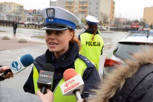 Miss Polski promowała z Policją bezpieczną jazdę samochodami