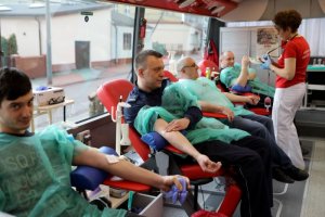 Minister Mariusz Błaszczak: „SpoKREWnieni służbą” to wielki sukces. Udało się nam zebrać ponad 3 tys. litrów krwi