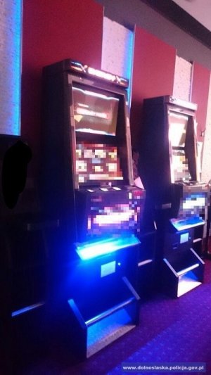 Dolnośląscy funkcjonariusze zabezpieczyli kolejne nielegalne automaty do gier