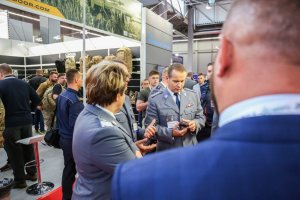 Międzynarodowy Salon Przemysłu Obronnego - targi w Kielcach i podpisanie umowy na dostawę amunicji