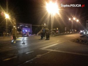 fotografia przedstawiająca skutki niebezpiecznych zdarzeń drogowych z udziałem motorowerzysty na Śląsku