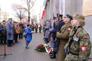 Policjanci podczas obchodów uroczystości Narodowego Dnia Pamięci Żołnierzy Wyklętych