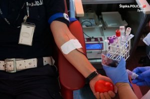 Żywieccy policjanci włączyli się w akcję krwiodawstwa „Pomagamy Remkowi”
