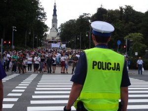 Policjanci z Częstochowy dbają o bezpieczeństwo pielgrzymów