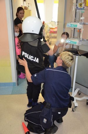 Policjanci spotkali się z małym bohaterem Julianem