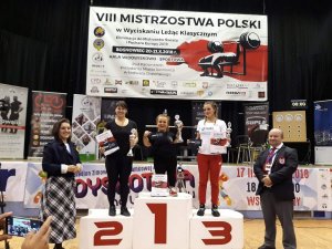Justyna Kozdryk mistrzynią Polski w wyciskaniu sztangi leżąc