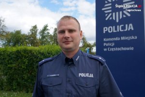 Dzielnicowy z Komisariatu Policji w Koniecpolu aspirant Krzysztof Łuszczek