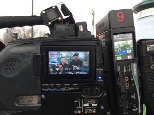 briefing prasowy - podgląd na wyświetlaczu kamery tv