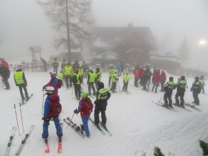 Partnerzy akcji oraz patrole narciarskie na stoku w Wiśle