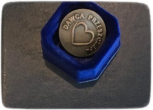 znaczek z napisem: "dawca przeszczepu"