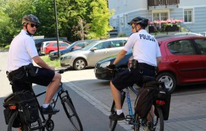 Policjanci podczas patrolu na rowerach