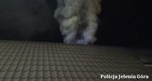 dym wydobywający się z komina