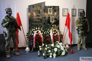 uroczystość w CPKP BOA upamiętniająca śp. Piotra Molaka, który zginął na służbie