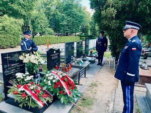 Rocznica śmierci generała Papały - Komendant Główny Policji składa kwiaty na Jego grobie
