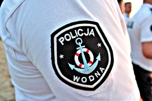 naszywka na policyjnym mundurze z napisem policja wodna