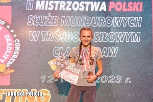 Aspirant sztabowy Paulina Weryk z medalami i dyplomami