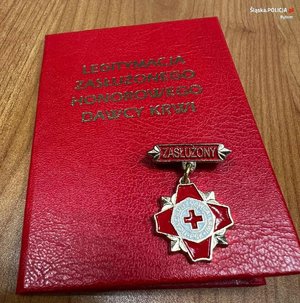Książeczka i odznaczenie Zasłużonego Honorowego Dawcy Krwi III stopnia