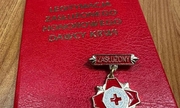 Książeczka i odznaczenie Zasłużonego Honorowego Dawcy Krwi III stopnia