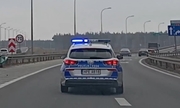 radiowóz policyjny na drodze