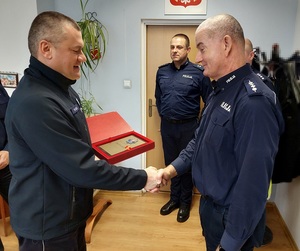 Komendant Miejski gratuluje Jubilatowi