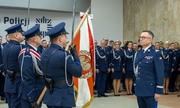 nadinspektor Sławomir Litwin pożegnał się ze sztandarem Komendy Wojewódzkiej Policji w Łodzi