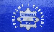 Logo pomagamy i chronimy na dzrwiach radiowzu policyjnego